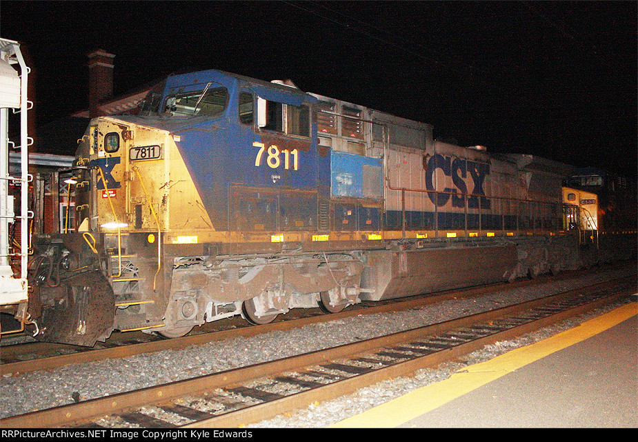 CSX C40-8W #7811 on Q439-27